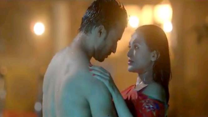 পদত্যাগ করে মনোনয়নপত্র নিলেন মেয়র মনজুর