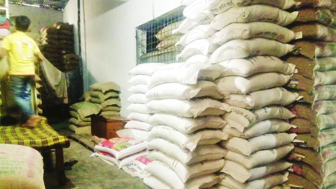 পাটজাত মোড়ক ব্যবহার আইন মানছে না ব্যবসায়ীরা