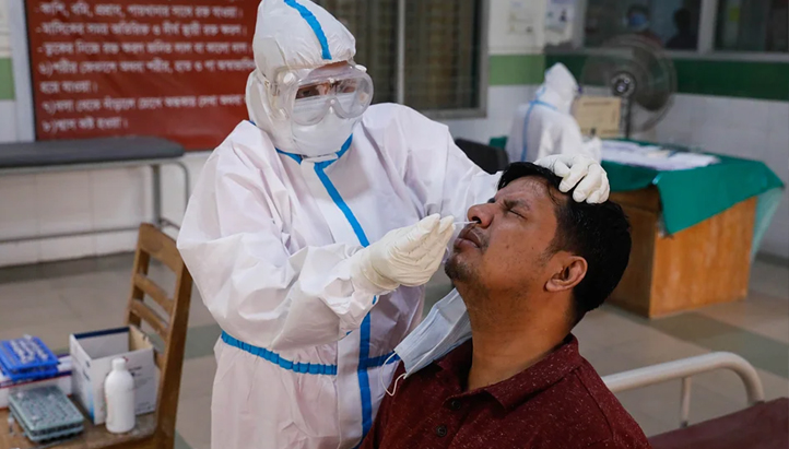 শাহরুখ-কন্যার সঙ্গে একই গাড়িতে কে এই অজ্ঞাত যুবক?