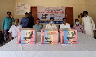 গৌরীপুরে এলজিএসপি ৩  প্রকল্পের আওতায় সেলাই মেশিন বিতরণ