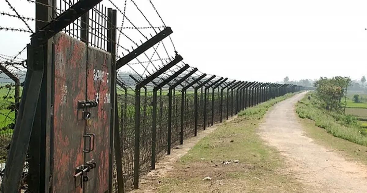 সাতক্ষীরা সীমান্ত থেকে বাংলাদেশিকে ধরে নিয়ে গেছে বিএসএফ