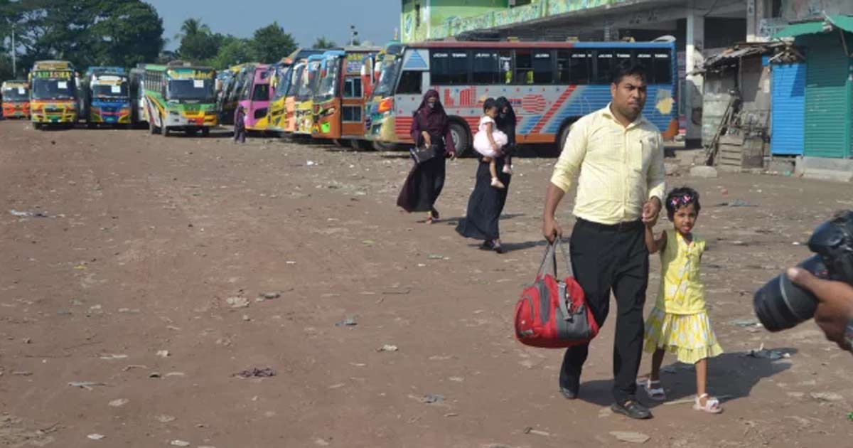 খুলনায় বাস ধর্মঘট চলছে, দুর্ভোগে সাধারণ মানুষ
