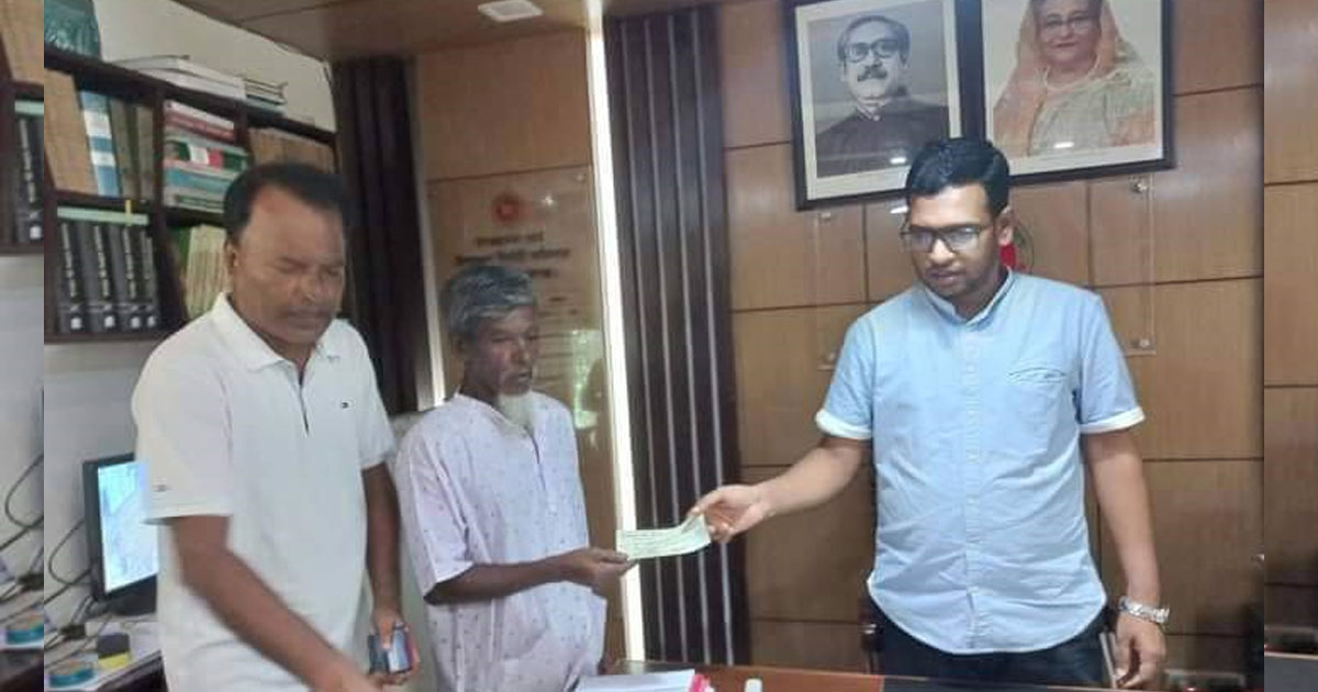 ধর্মপাশায় ৭ প্রতিবন্ধীকে আর্থিক সহায়তা প্রদান