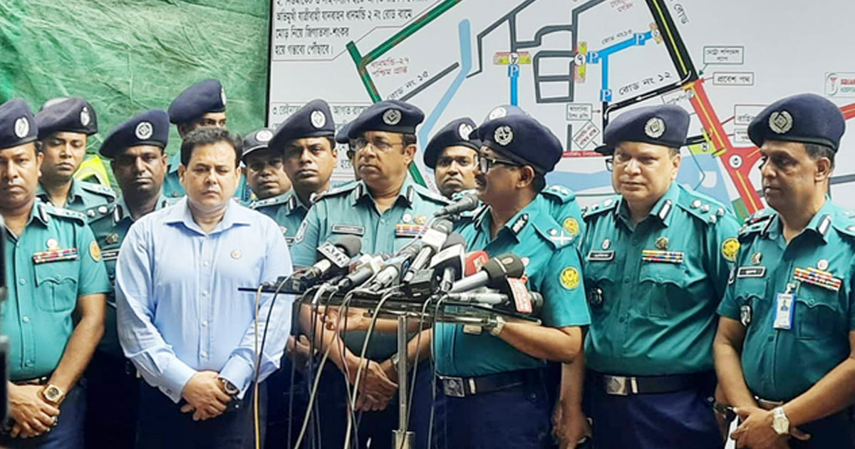 নিরাপত্তা ঝুঁকিতে আমাদের প্রধানমন্ত্রী: ডিএমপি কমিশনার