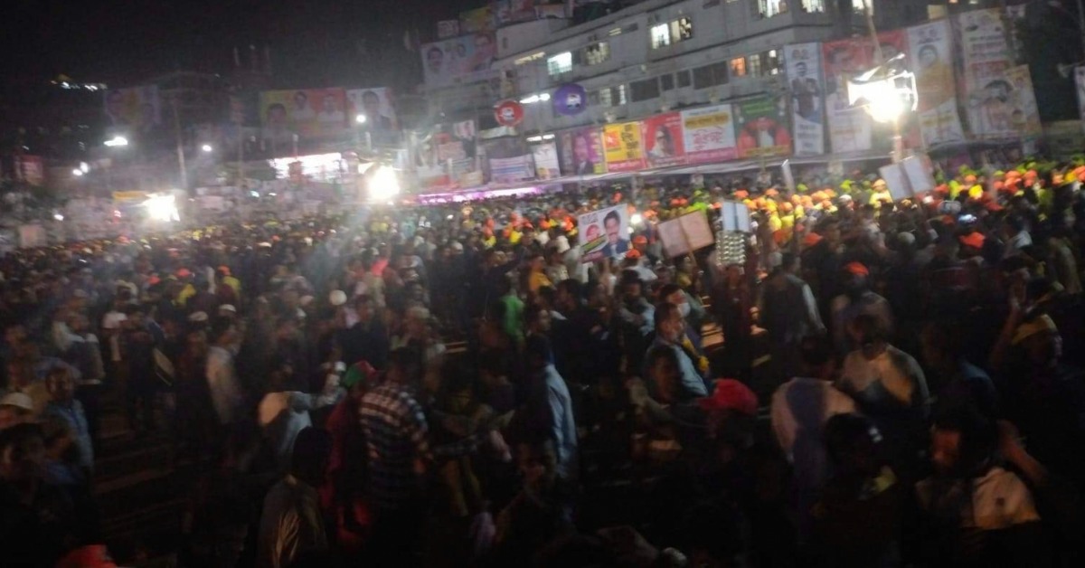 কুমিল্লার টাউনহল মাঠ পরিপূর্ণ