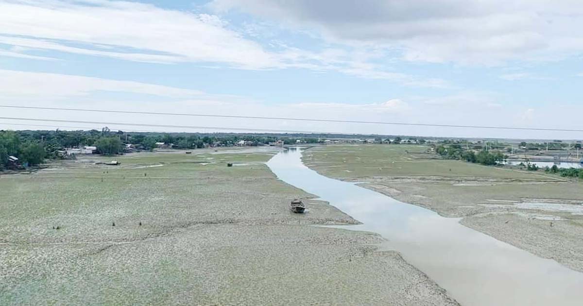 খরস্রোতা শিবসা এখন গোচারণ ভূমি