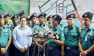 নিরাপত্তা ঝুঁকিতে আমাদের প্রধানমন্ত্রী: ডিএমপি কমিশনার