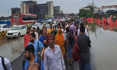 শ্যালোমেশিনে সরানো হয় সড়কের পানি