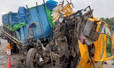 টাঙ্গাইলে বাস-ট্রাক সংঘর্ষ, নিহত ২