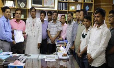 আদালতে সাংবাদিকদের ওপর হামলায় আইনমন্ত্রী বরাবর স্মারকলিপি