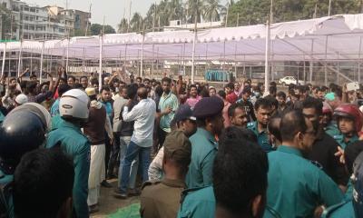 বকশিবাজারে শিক্ষার্থী পুলিশের সংঘর্ষ: নিয়ন্ত্রণে আলিয়া মাদ্রাসা ছাত্রলীগ