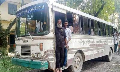 চার হাজার শিক্ষার্থীর জন্য একটি বাস