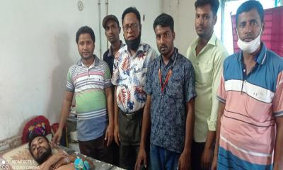 আব্দুর রাজ্জাকের চিকিৎসার জন্য আমার সংবাদ‍‍`র আর্থিক সহায়তা প্রদান 