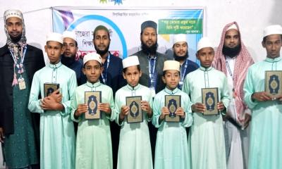 দারুলহুদা মডেল মাদরাসায় ৬ শিক্ষার্থীকে সবক প্রদান