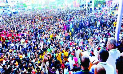 ভাঙা নৌকায় উঠব না