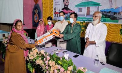 গৌরীপুরে প্রধানমন্ত্রীর উপহার পেলেন ৭ জন