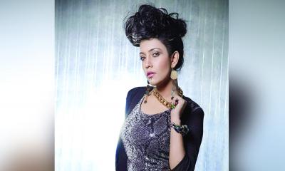 স্টেজ লাইভ মাতাচ্ছেন ডমলা