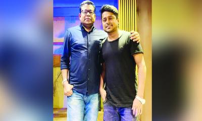 মিলনের সুরে গাইলেন মনির খান
