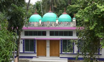 ২০০ বছরের প্রাচীন তাকিয়া মসজিদটির সংস্কার চায় এলাকাবাসী