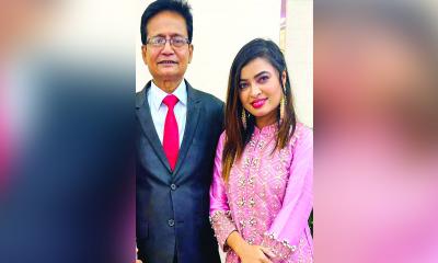 বাবার সুরে গাইলেন মৌমিতা বড়ুয়া