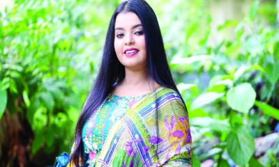 দুই সিনেমার তিন গানে অনন্যা আচার্য্য
