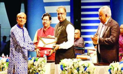 ‘শিল্পকলা পদক’-এ ভূষিত অনুপম হায়াৎ