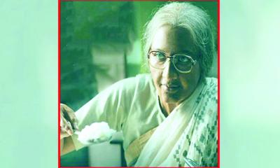 নতুন লুকে চমক দিলেন শুভশ্রী
