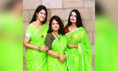 এই সময়ে তারা তিনজন