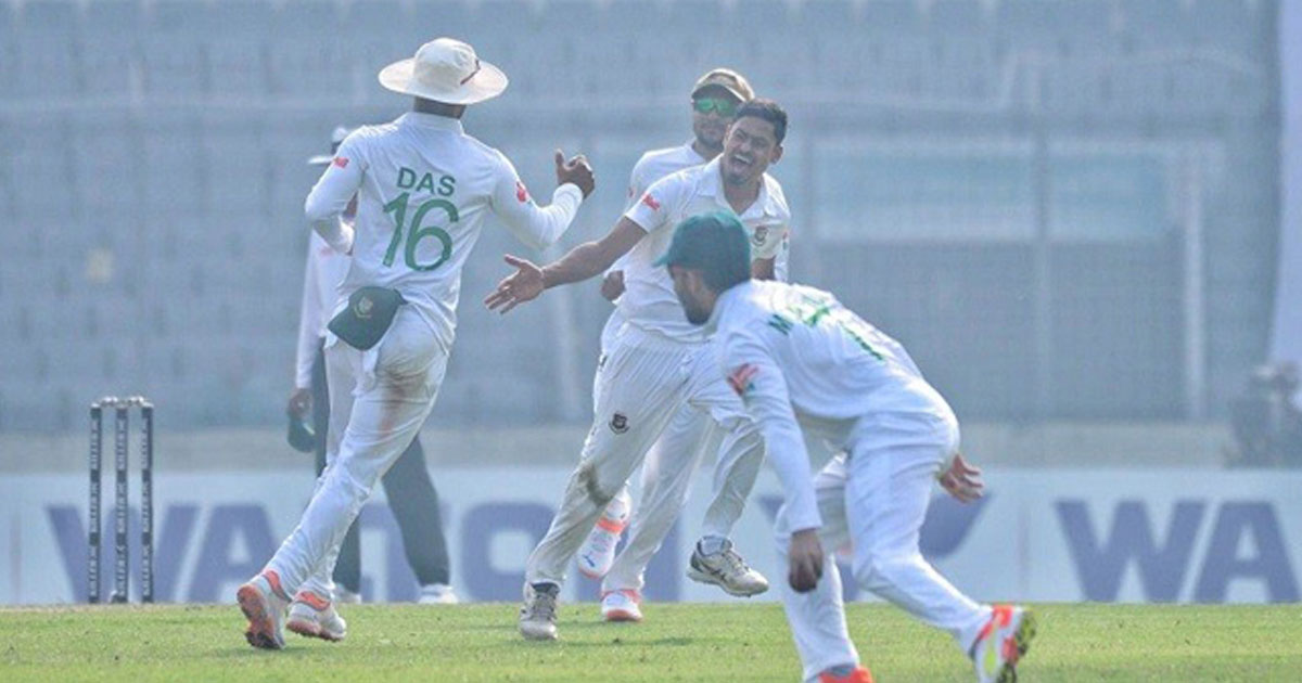 তাইজুলের জোড়া উইকেট, শুরুতেই চাপে ভারত
