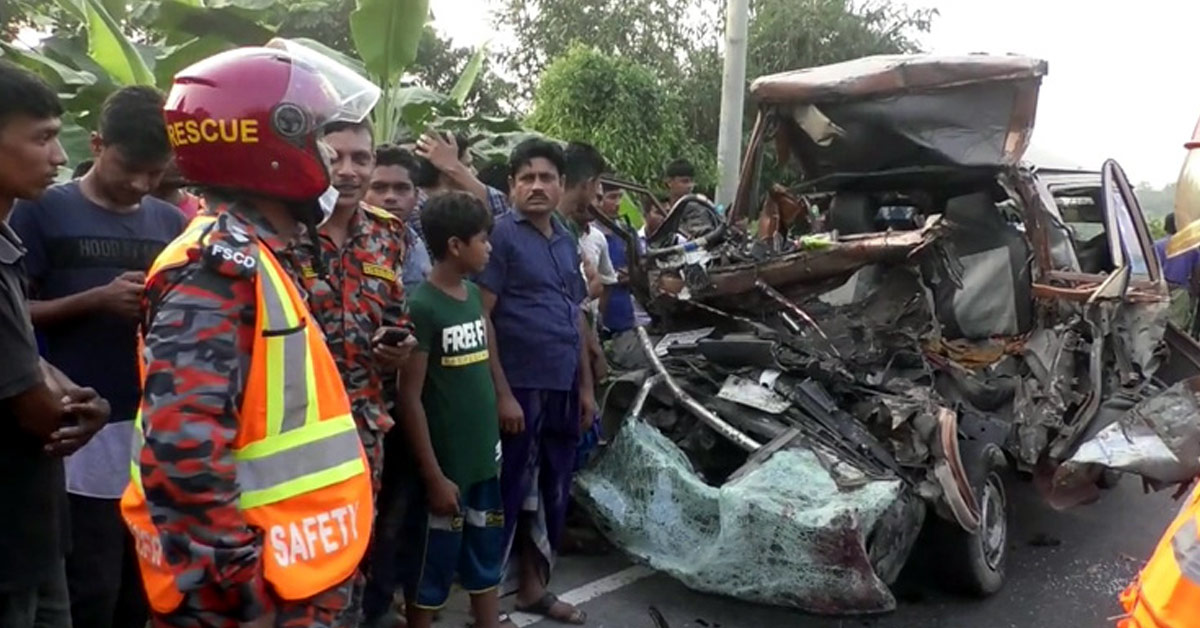 রংপুরে ট্রাক-অ্যাম্বুলেন্স সংঘর্ষ, নবজাতকসহ নিহত ৩