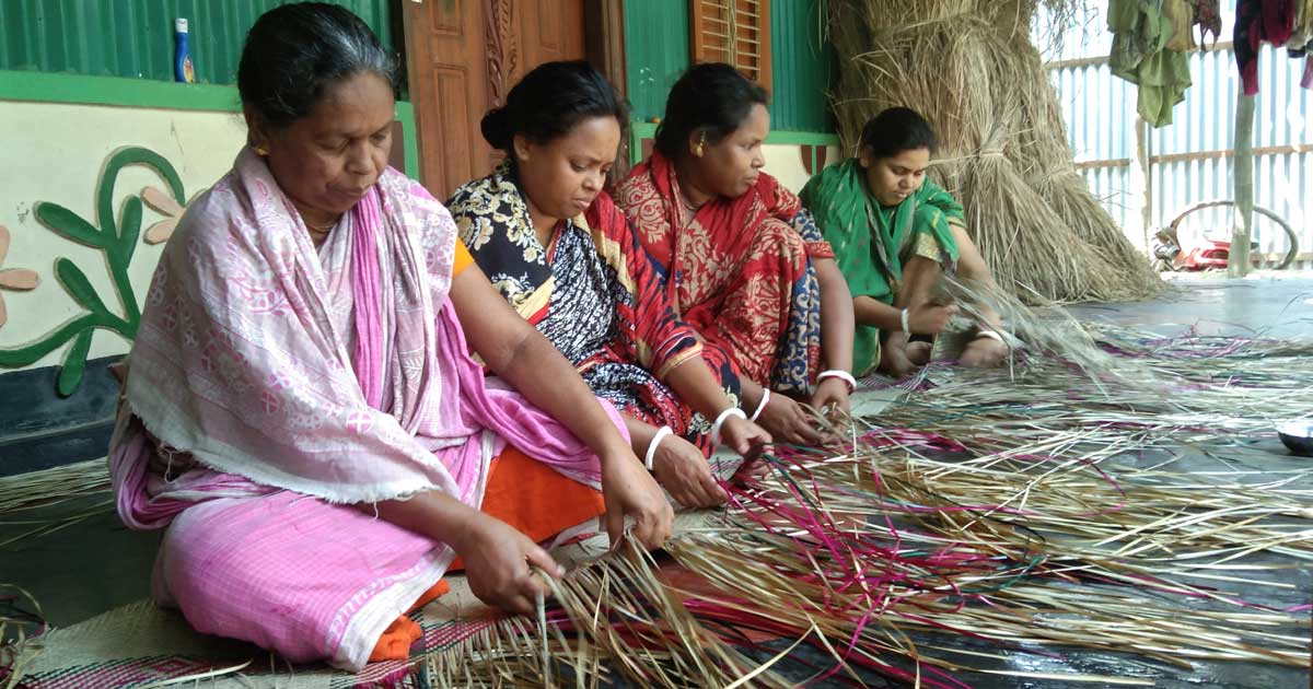 হারিয়ে যাচ্ছে শীতল পাটির শিল্প