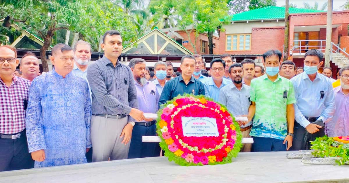 বঙ্গবন্ধুর সমাধিতে সমাজকল্যাণ সচিবের শ্রদ্ধা