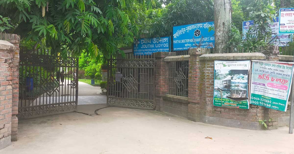 বাসাইলে নিরাপত্তা ঝুঁকিতে বালিকা বিদ্যালয়ের ছাত্রীরা