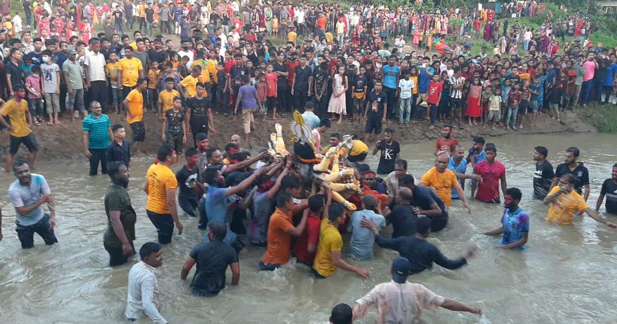 খাগড়াছড়িতে অশ্রুসিক্ত নয়নে বিদায় মা-দূর্গা