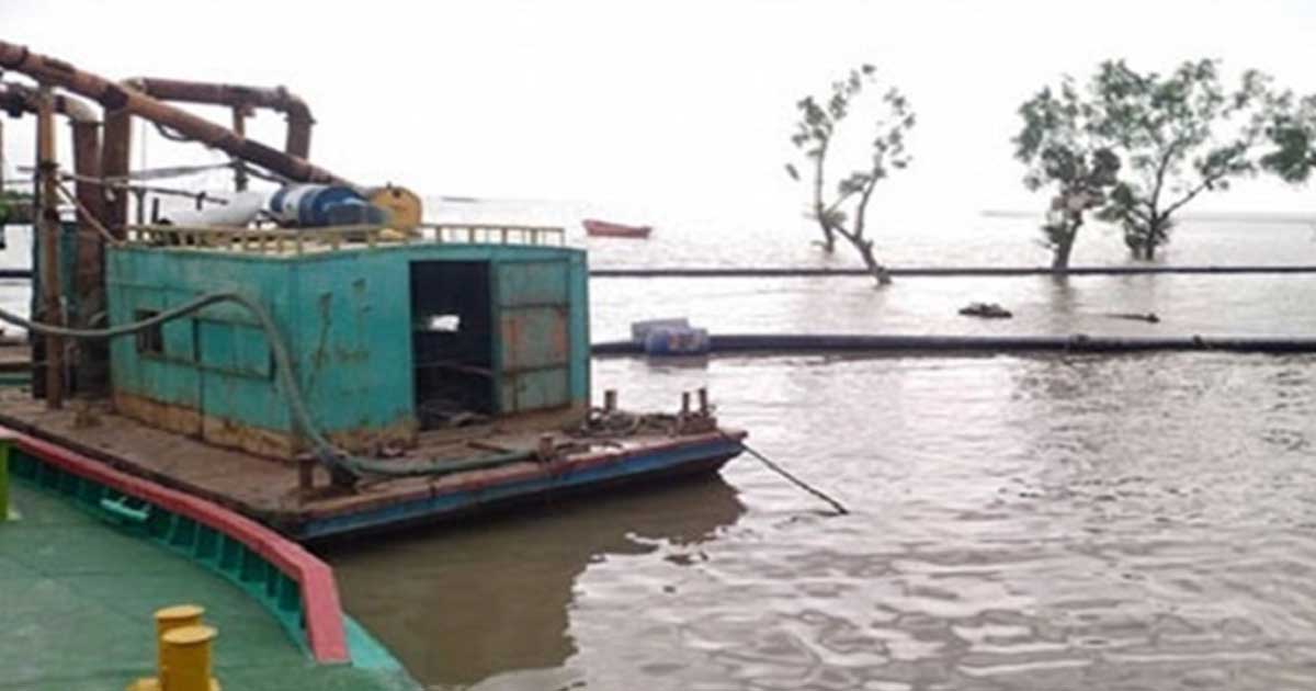 সিত্রাংয়ের আঘাতে ড্রেজার ডুবি, নিখোঁজ ৮ শ্রমিকের লাশ উদ্ধার