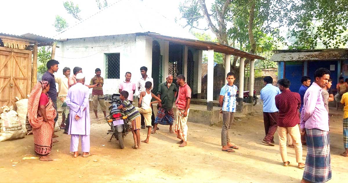 রাণীশংকৈলে মন্দিরের জায়গা দখলে নেয়ার অভিযোগ