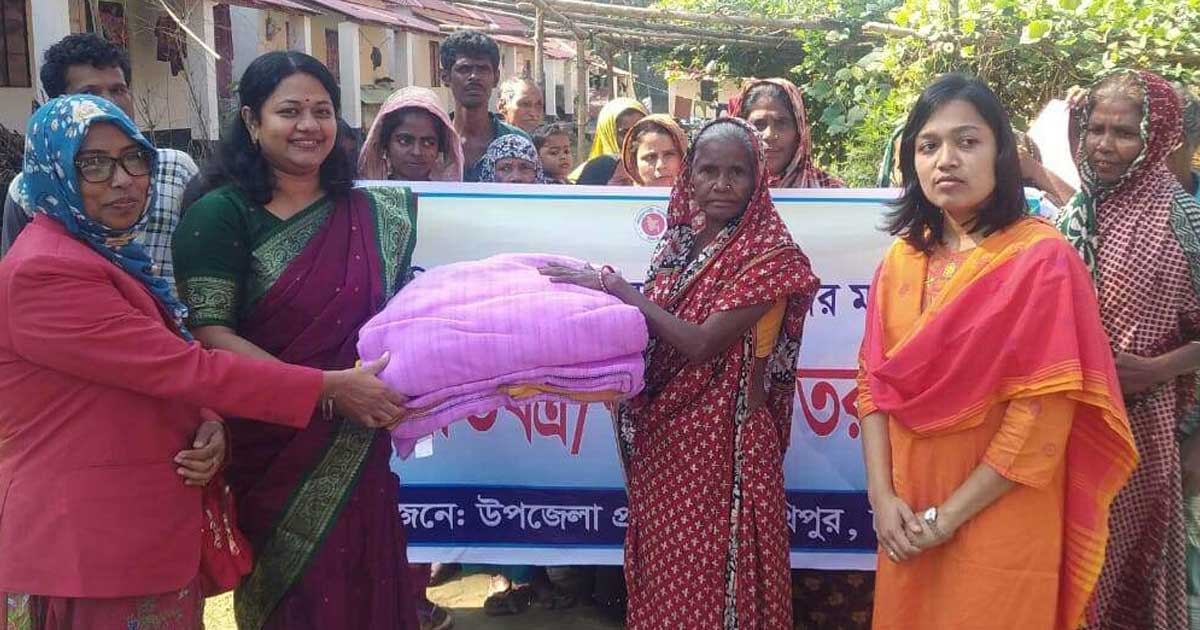 সখীপুরে ইউএনও’র শীতবস্ত্র বিতরণ