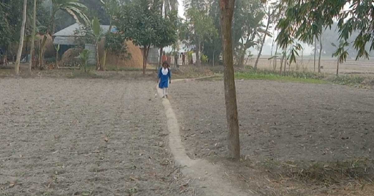 নীলফামারীতে রেকর্ডি রাস্তা বন্ধ, দুর্ভোগ