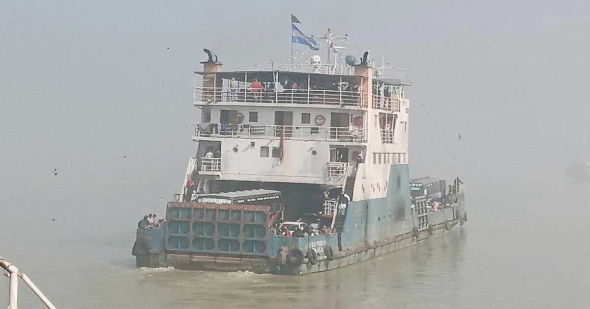 দৌলতদিয়া-পাটুরিয়া রুটে ফেরি চলাচল শুরু