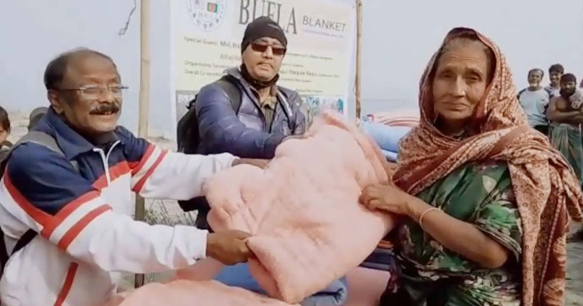 কুড়িগ্রামে দুর্গম চরাঞ্চলে শীতবস্ত্র বিতরণ