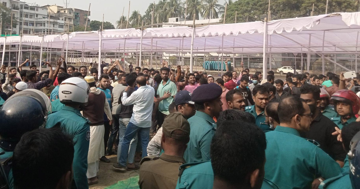 বকশিবাজারে শিক্ষার্থী পুলিশের সংঘর্ষ: নিয়ন্ত্রণে আলিয়া মাদ্রাসা ছাত্রলীগ
