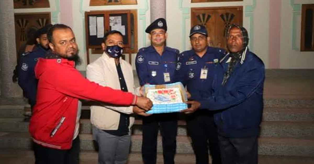 শুভ বড়দিন উপলক্ষে গির্জা পরিদর্শন করলেন চুয়াডাঙ্গার পুলিশ সুপার