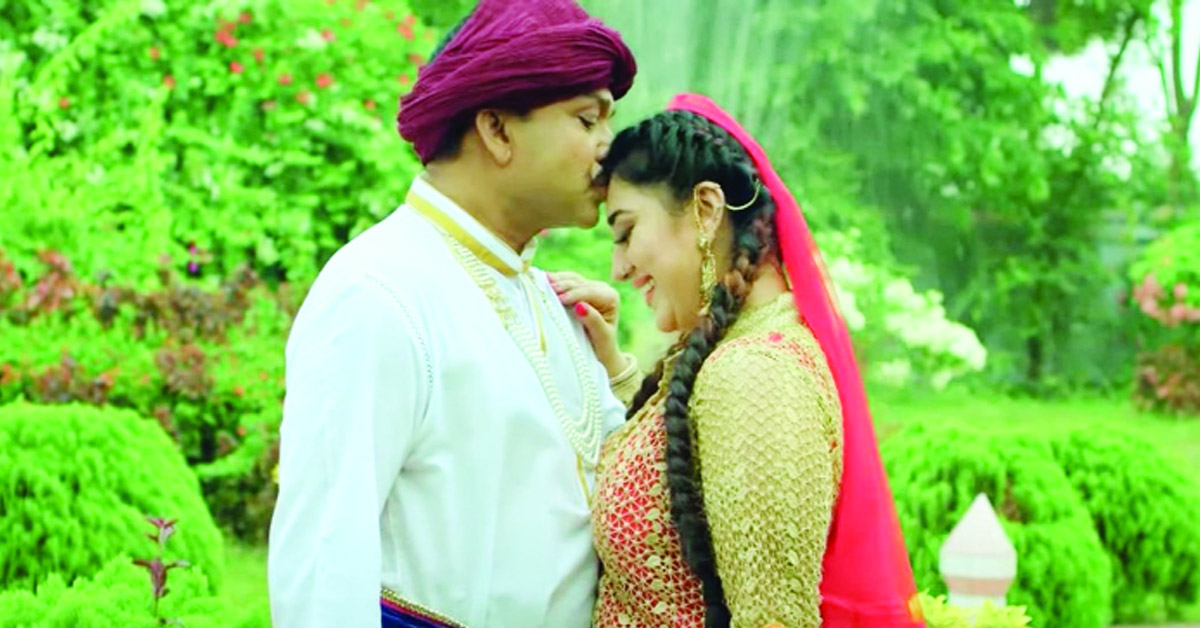 বাংলার তাজমহলে অপু বিশ্বাস ও ডিএ তায়েব