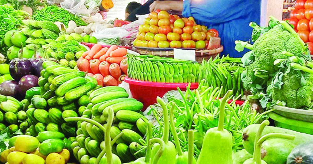 চাহিদার সাথে বেড়েছে মাছ ও সবজির দাম