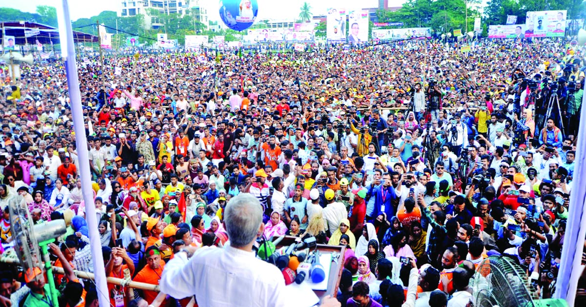 বাধার বাঁধ ভেঙে জনসমুদ্র বরিশাল