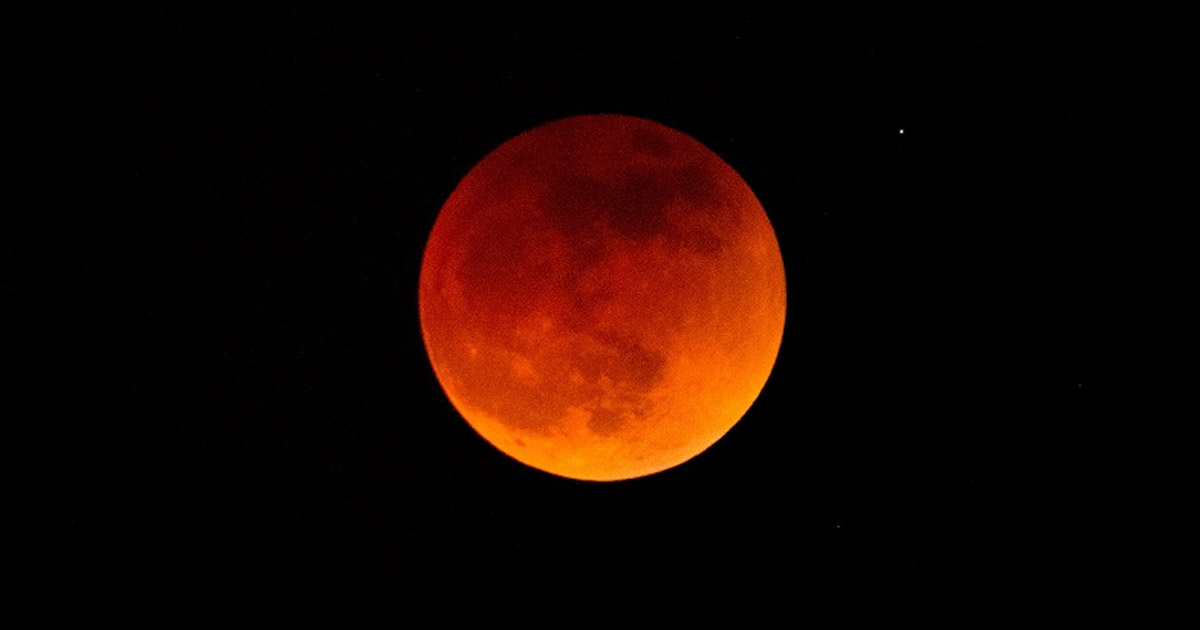 বাংলাদেশেও দেখা যাবে বছরের শেষ চন্দ্রগ্রহণ