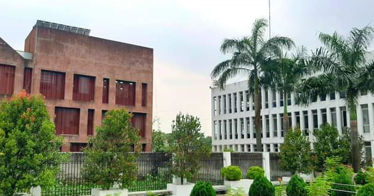ডিআইইউতে বহিরাগত প্রবেশে নিষেধাজ্ঞা