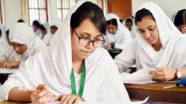 এইচএসসি ও সমমানের পরীক্ষায় অনুপস্থিত ২০ হাজার শিক্ষার্থী