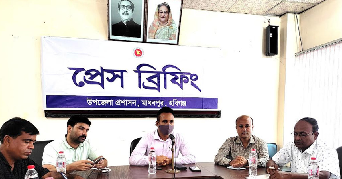 মাধবপুরে আশ্রয়নের ঘর হস্তান্তরে ইউএনও‍‍`র প্রেসব্রিফিং