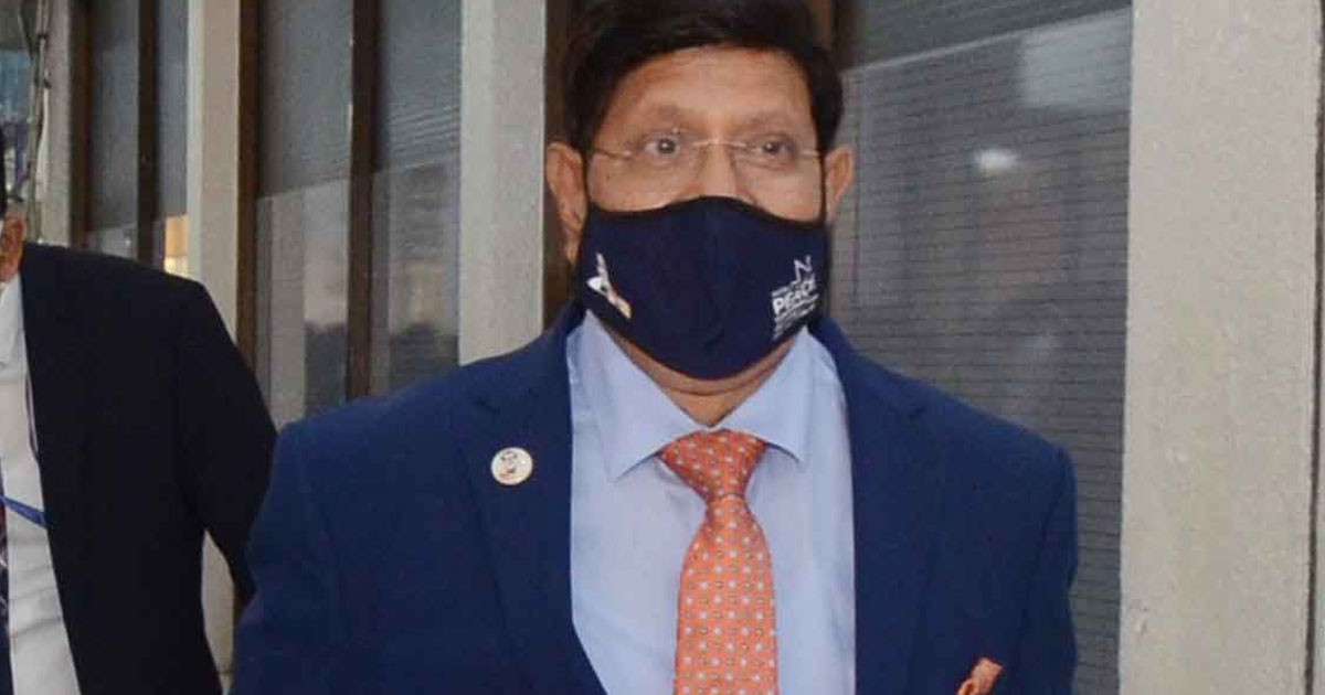 ‘বিমানবন্দরে লাগেজ নিতে যাত্রীরা ঘণ্টার পর ঘণ্টা আটকে থাকেন’